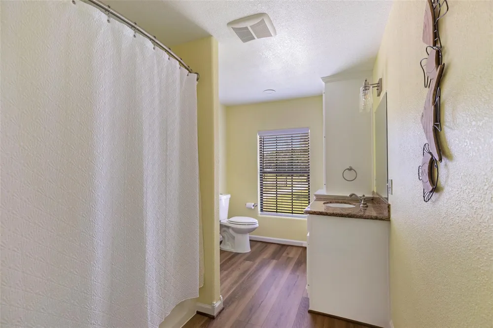 309 Oak Island Drive Anahuac, TX 77514