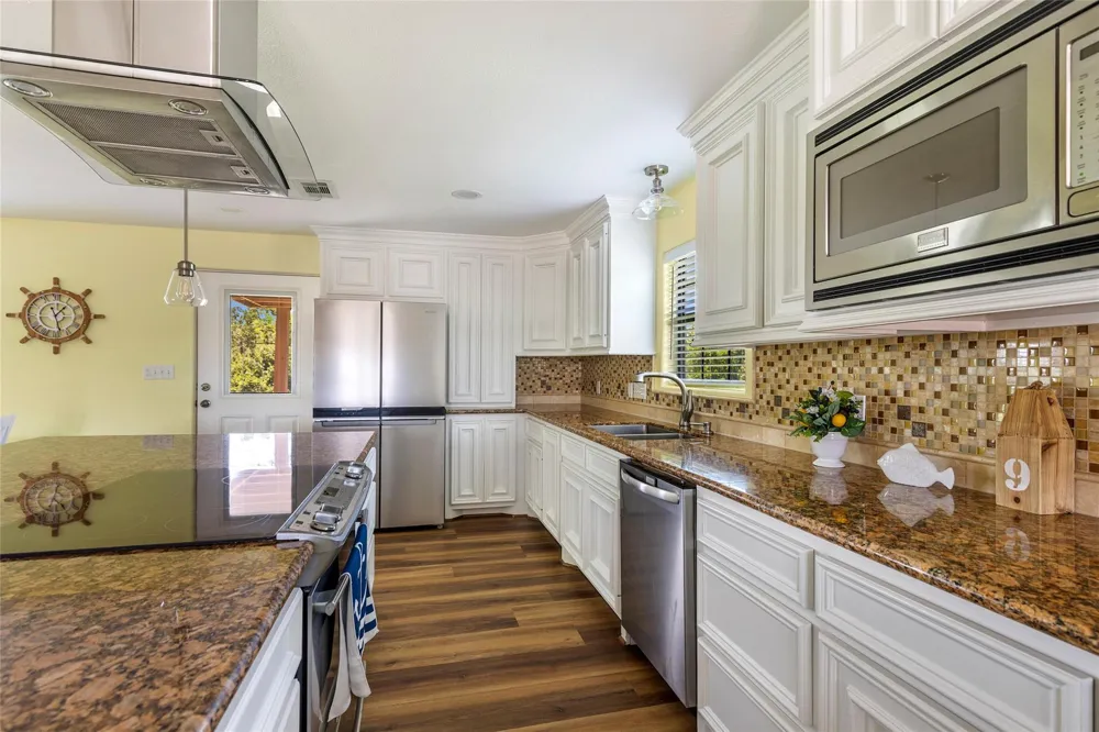 309 Oak Island Drive Anahuac, TX 77514