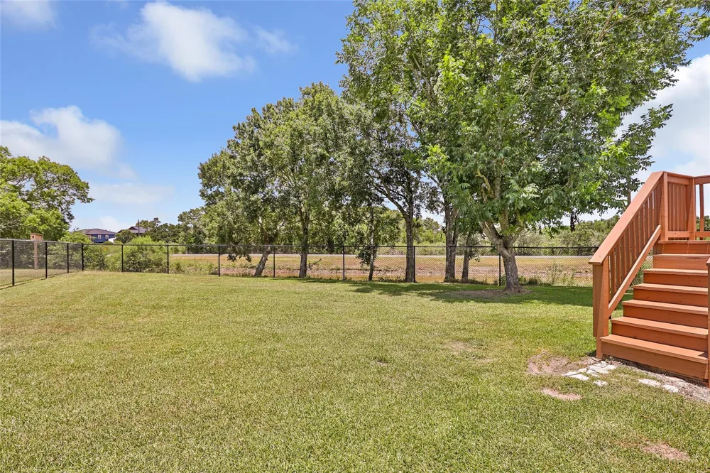 309 Oak Island Drive Anahuac, TX 77514