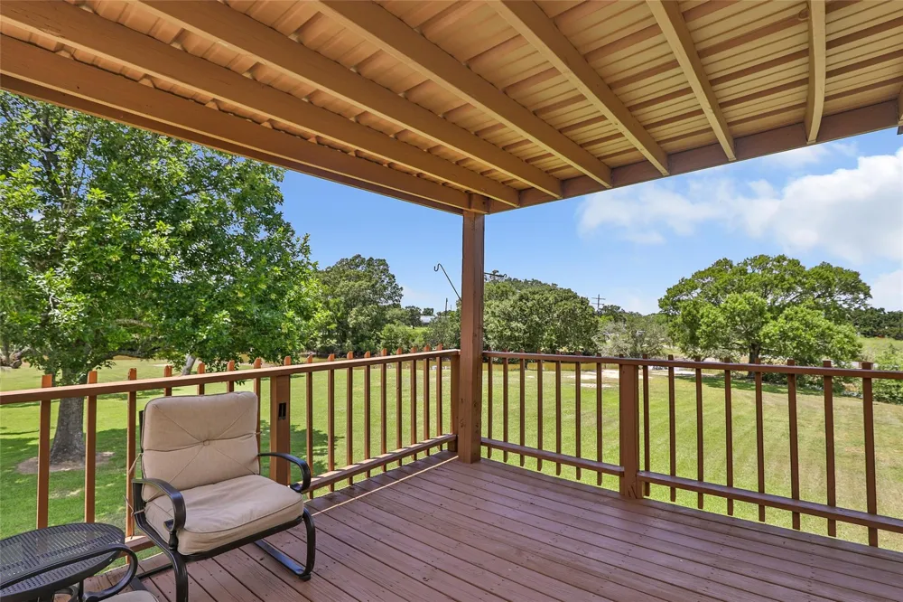 309 Oak Island Drive Anahuac, TX 77514