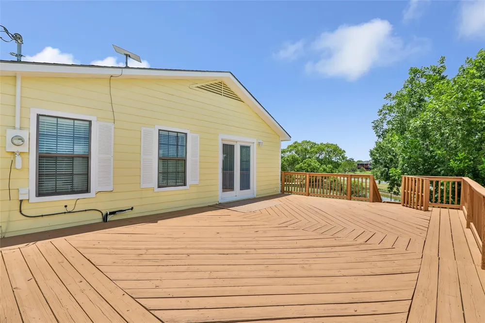 309 Oak Island Drive Anahuac, TX 77514