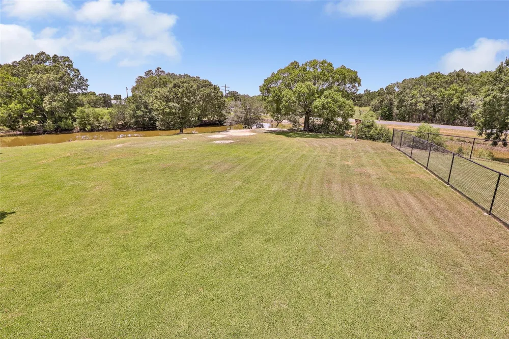 309 Oak Island Drive Anahuac, TX 77514