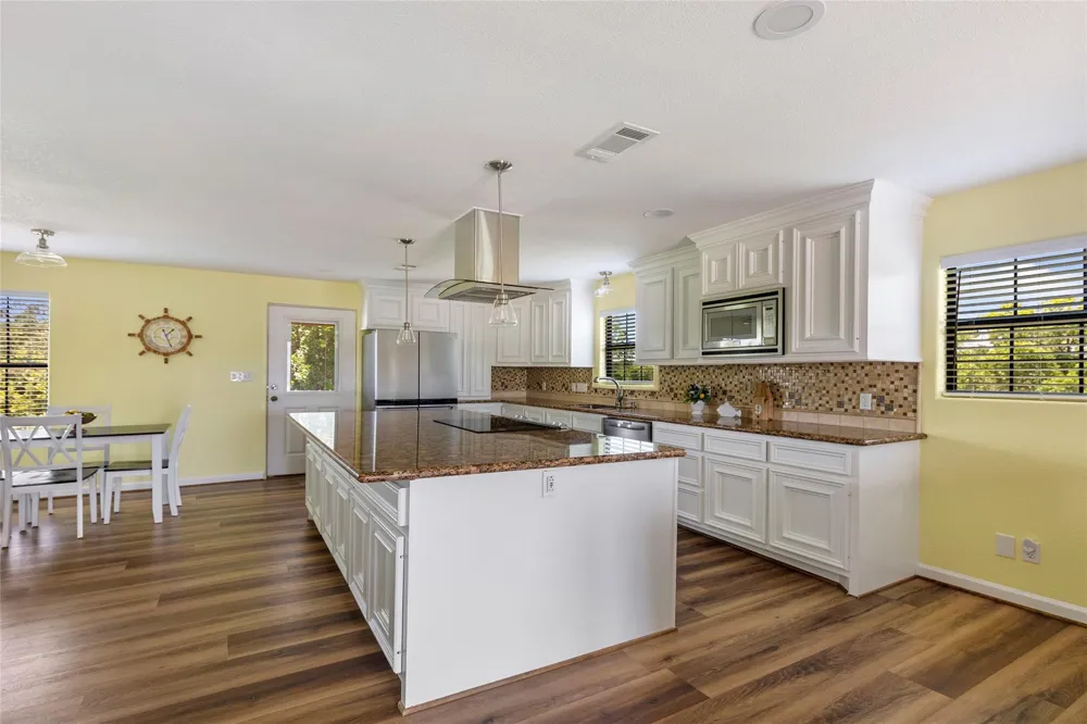 309 Oak Island Drive Anahuac, TX 77514