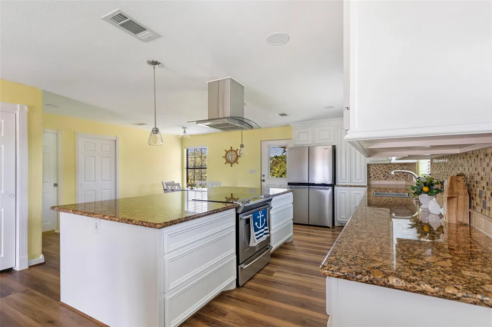 309 Oak Island Drive Anahuac, TX 77514