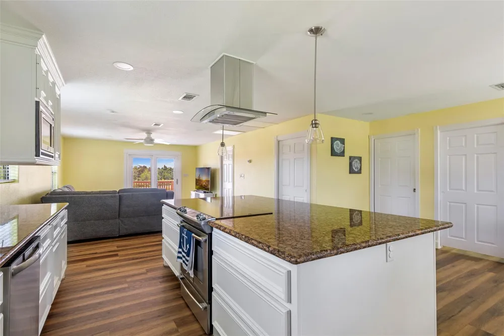 309 Oak Island Drive Anahuac, TX 77514