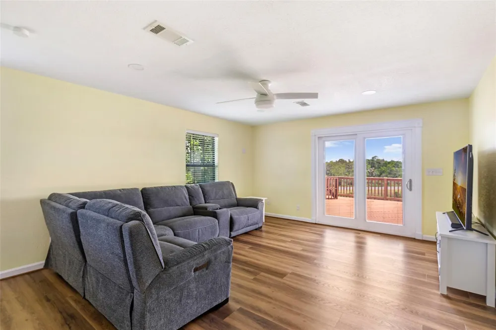 309 Oak Island Drive Anahuac, TX 77514