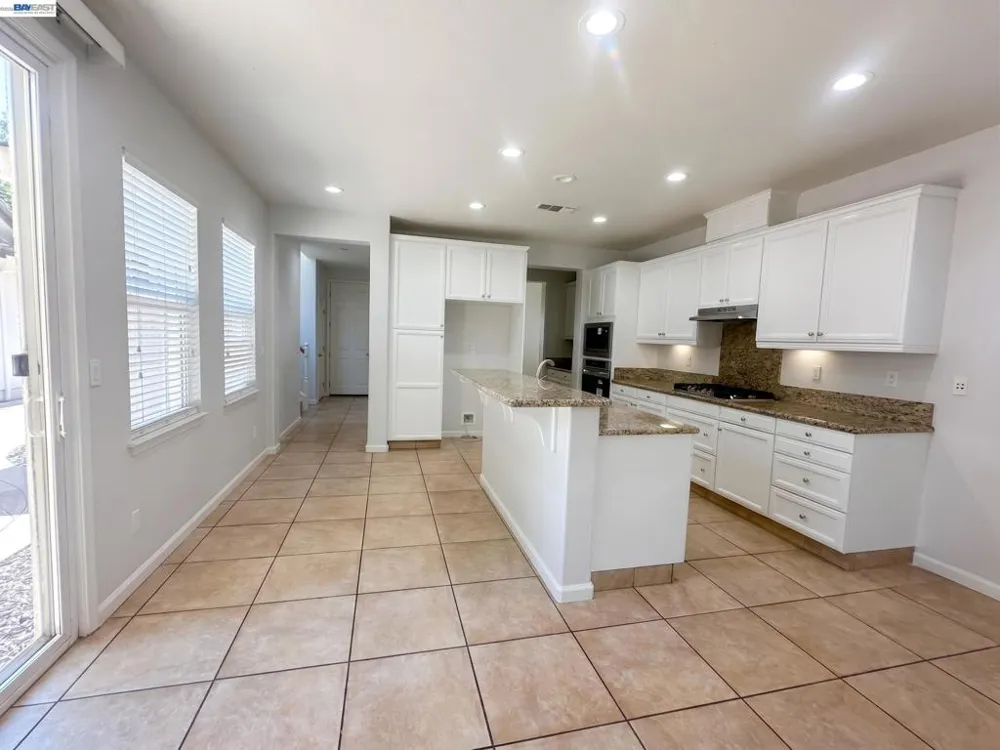 60 S Pacifico St Mountain House, CA 95391