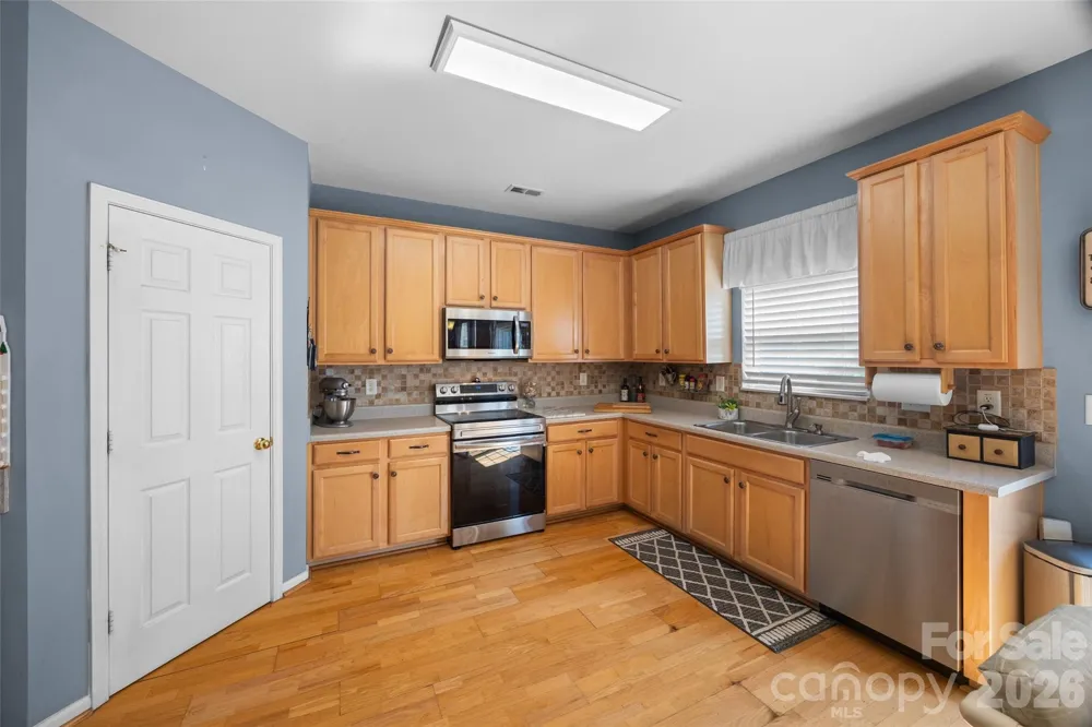 2025 Savannah Hills Drive Matthews, NC 28105