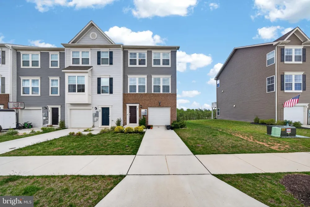 41 EXTROVERT DRIVE Charles Town, WV 25414