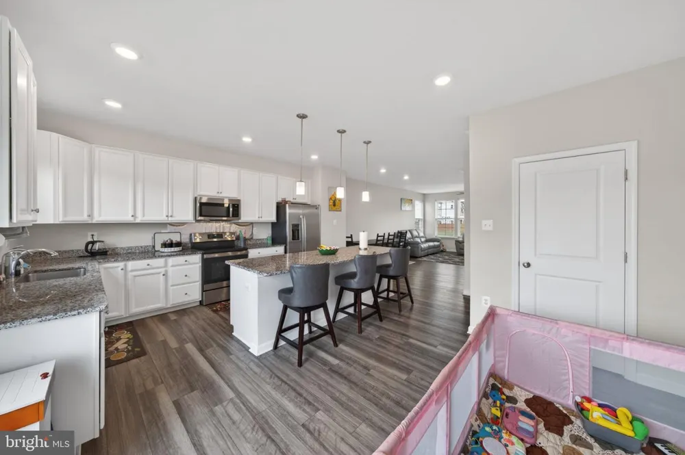 41 EXTROVERT DRIVE Charles Town, WV 25414