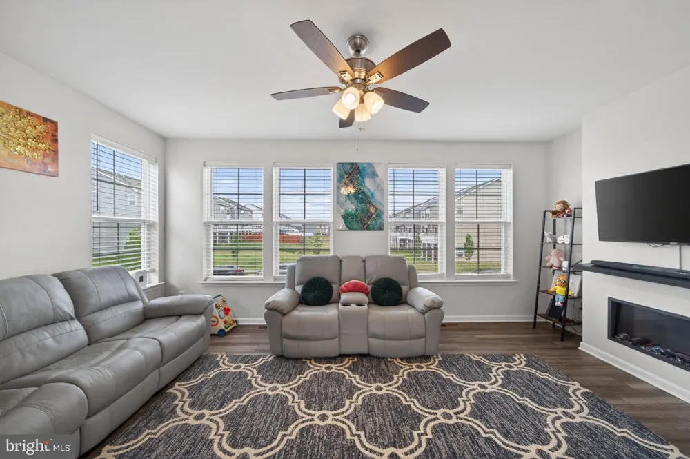 41 EXTROVERT DRIVE Charles Town, WV 25414