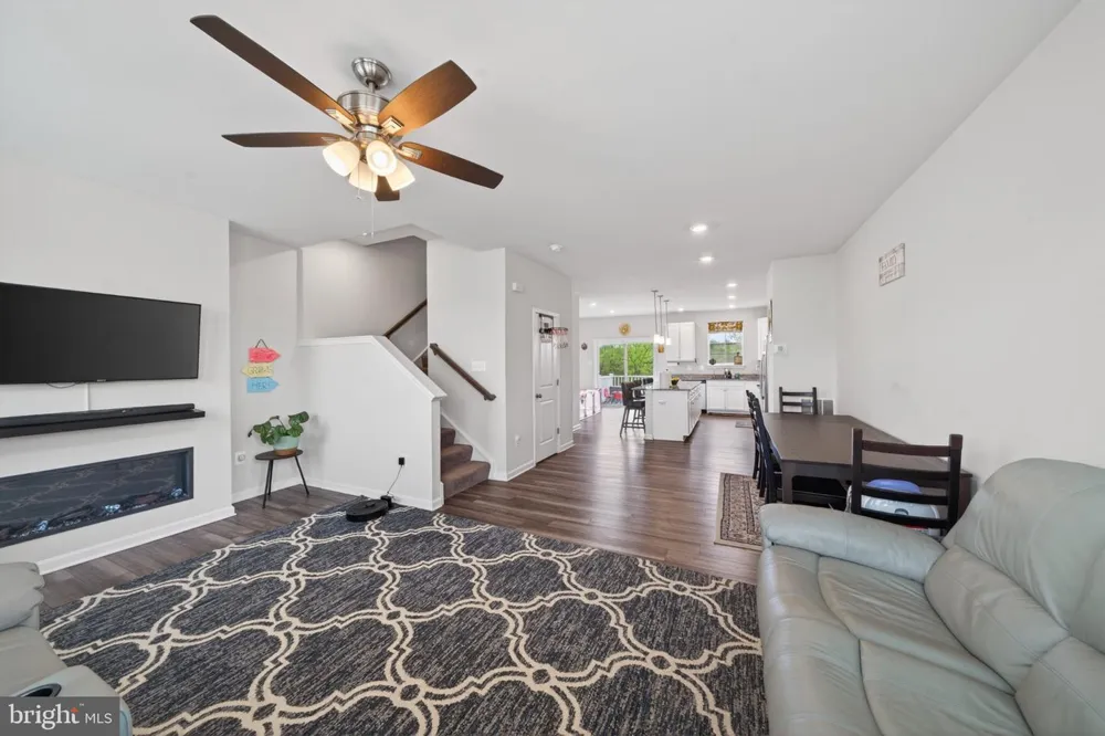 41 EXTROVERT DRIVE Charles Town, WV 25414