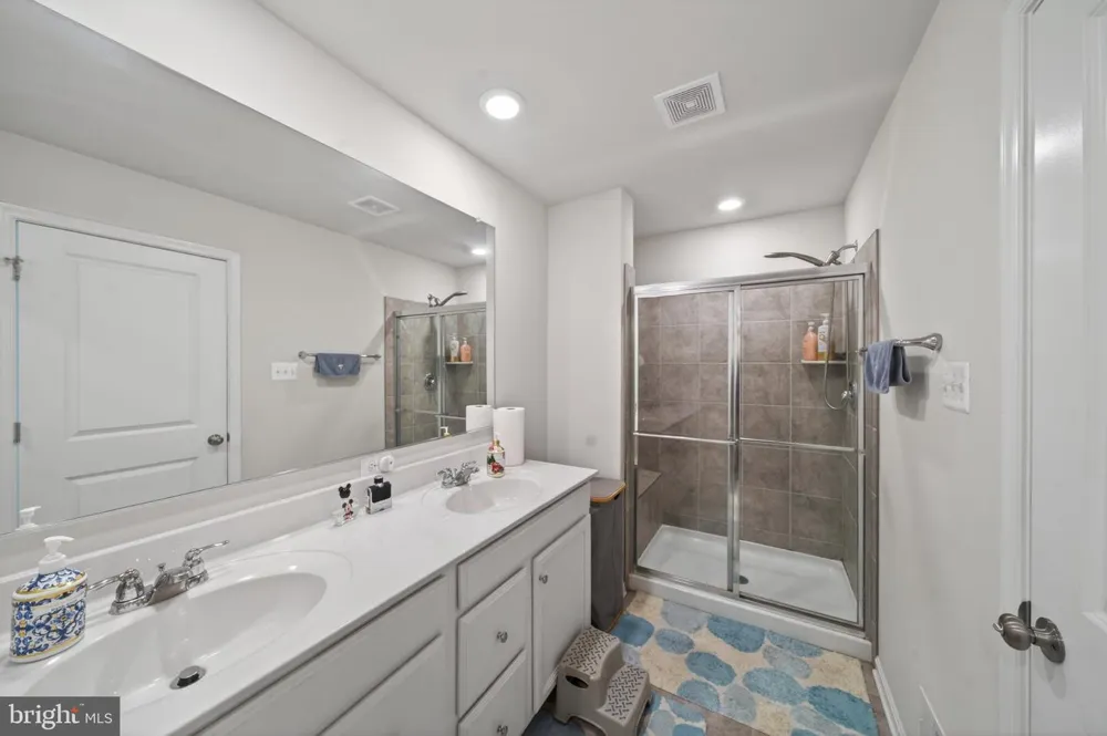 41 EXTROVERT DRIVE Charles Town, WV 25414