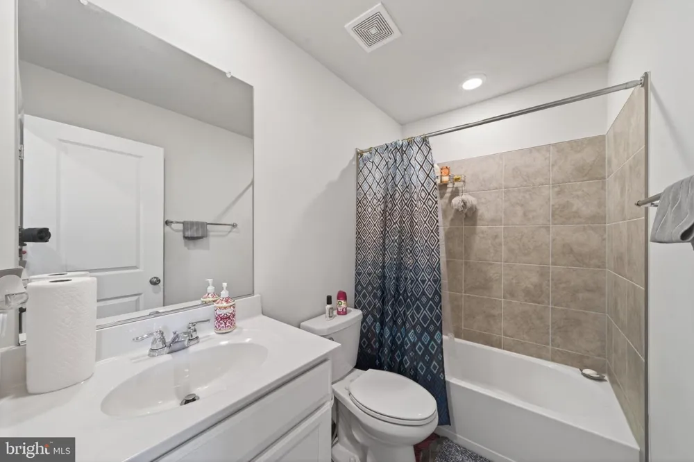 41 EXTROVERT DRIVE Charles Town, WV 25414