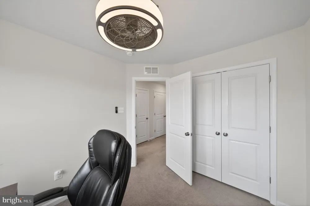 41 EXTROVERT DRIVE Charles Town, WV 25414
