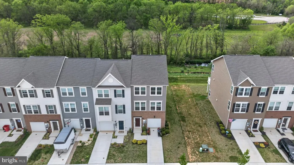 41 EXTROVERT DRIVE Charles Town, WV 25414