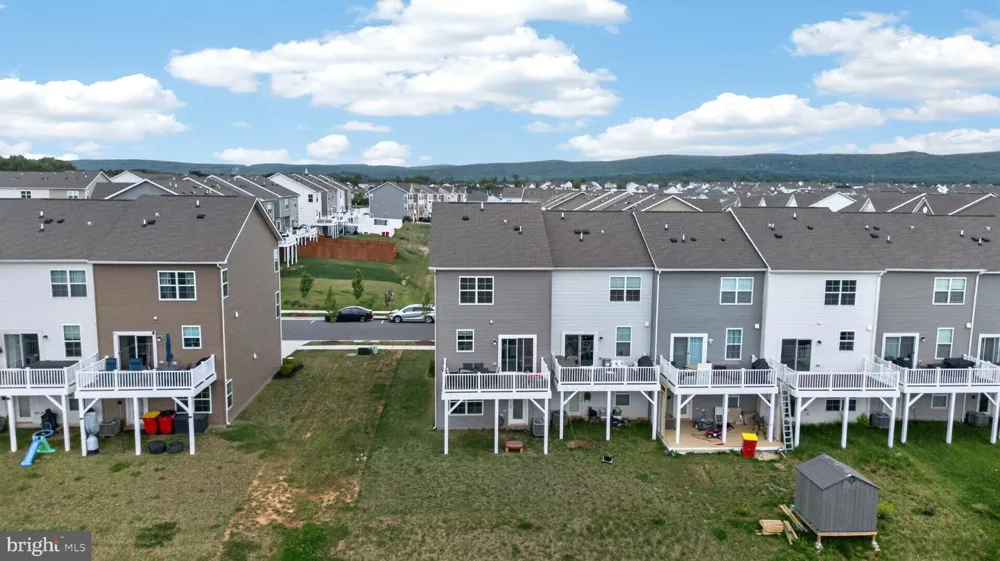 41 EXTROVERT DRIVE Charles Town, WV 25414