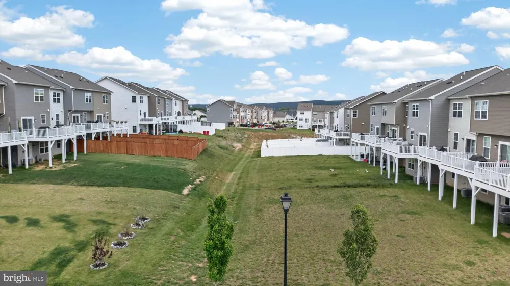 41 EXTROVERT DRIVE Charles Town, WV 25414