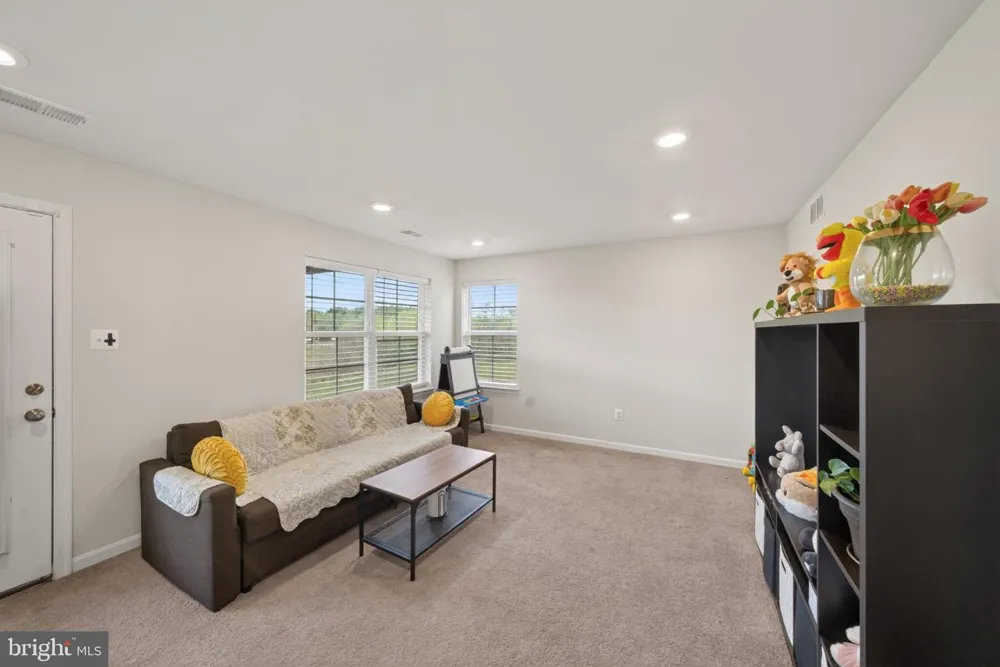 41 EXTROVERT DRIVE Charles Town, WV 25414