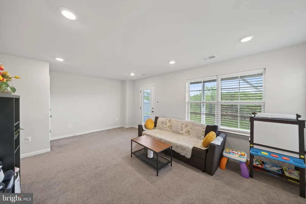 41 EXTROVERT DRIVE Charles Town, WV 25414