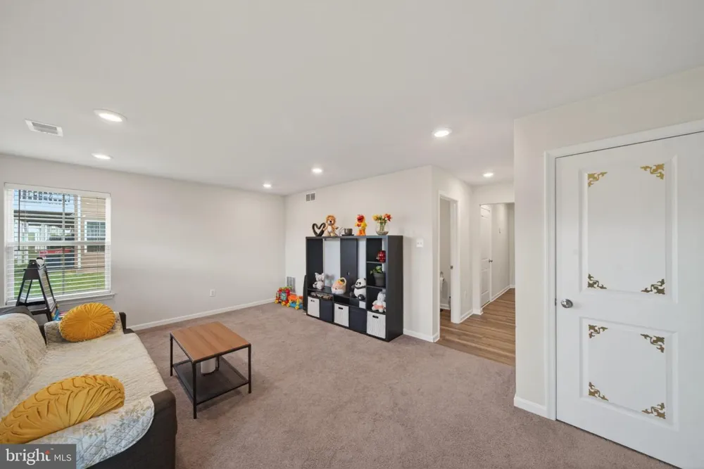 41 EXTROVERT DRIVE Charles Town, WV 25414