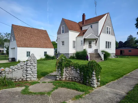 207 Douglas Street
