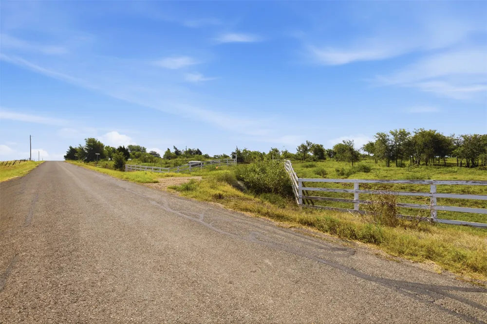3280 County Road 466 Road Elgin, TX 78621