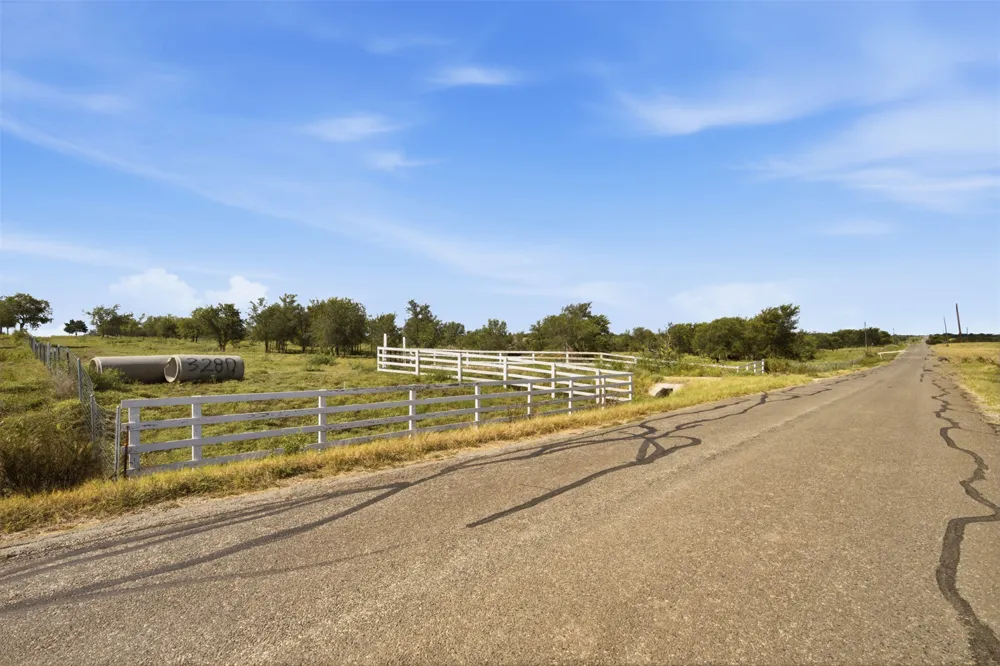 3280 County Road 466 Road Elgin, TX 78621