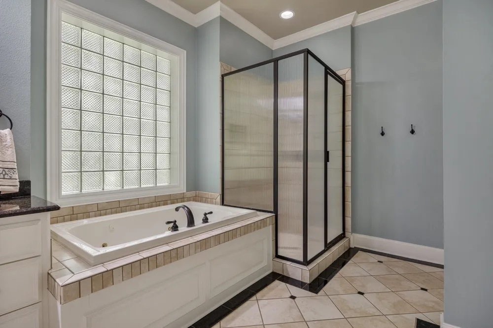 1915 Stonegate Valley Drive Tyler, TX 75703