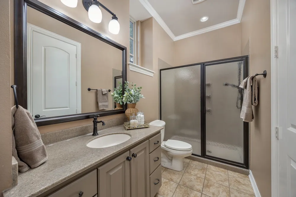 1915 Stonegate Valley Drive Tyler, TX 75703