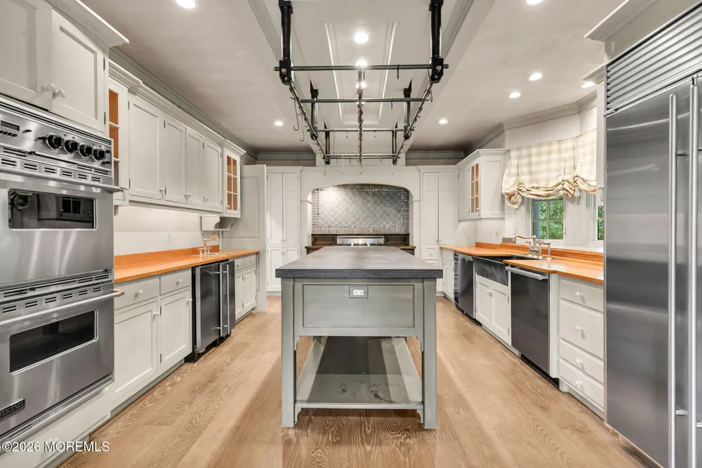 10098 W River Road Rumson, NJ 07760