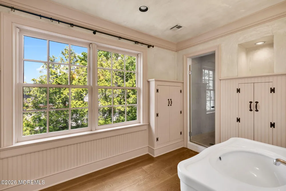 10098 W River Road Rumson, NJ 07760