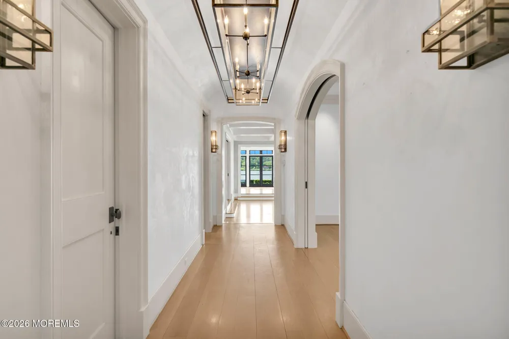 10098 W River Road Rumson, NJ 07760