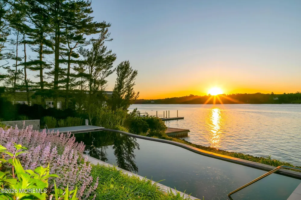 10098 W River Road Rumson, NJ 07760