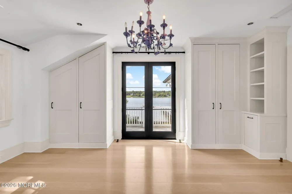 10098 W River Road Rumson, NJ 07760