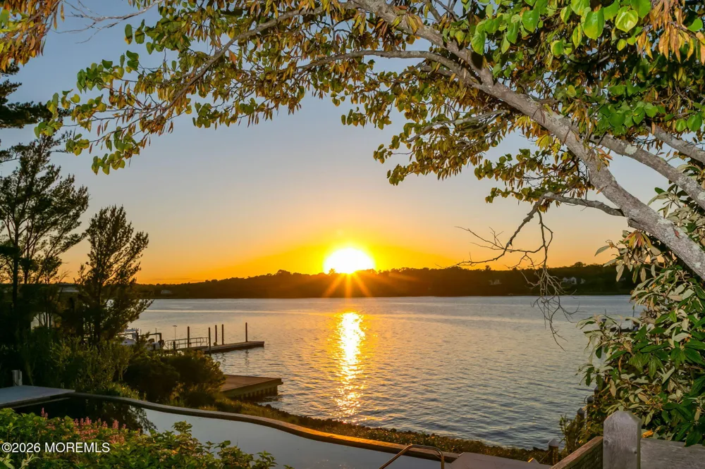 10098 W River Road Rumson, NJ 07760