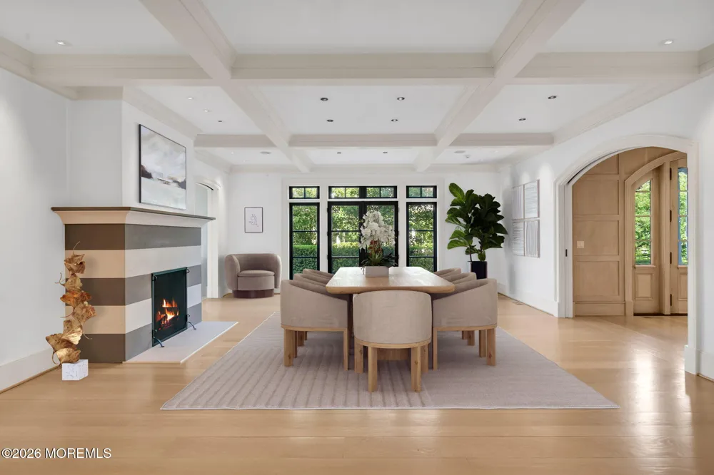 10098 W River Road Rumson, NJ 07760