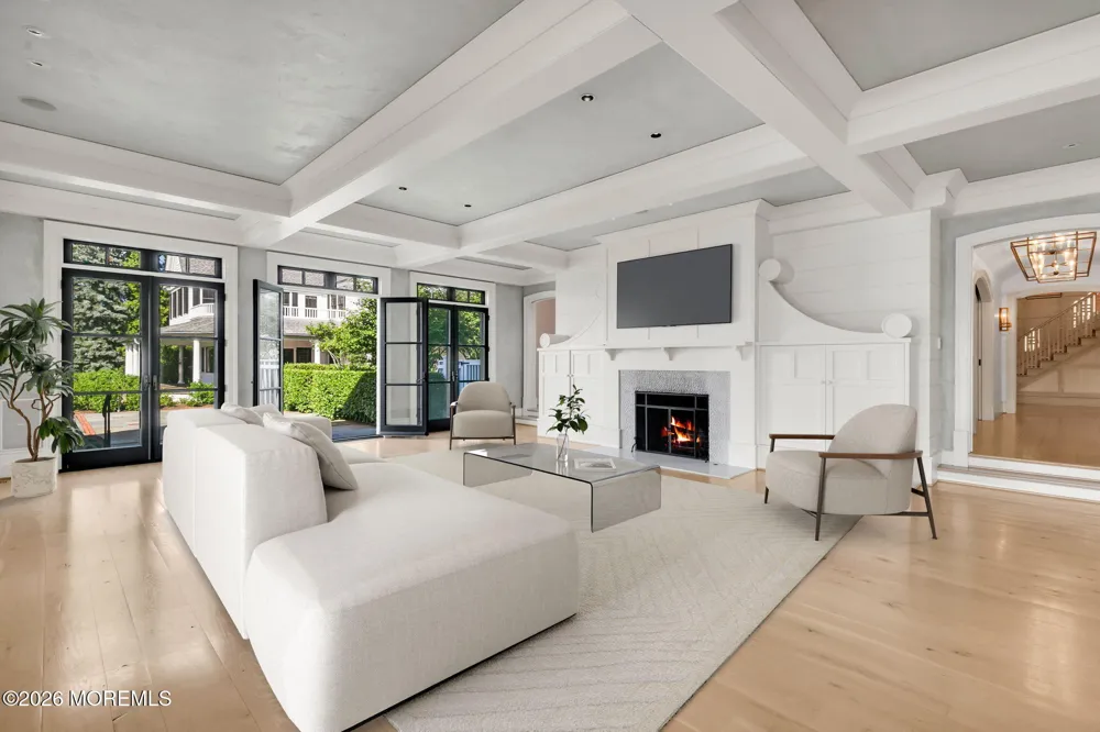 10098 W River Road Rumson, NJ 07760