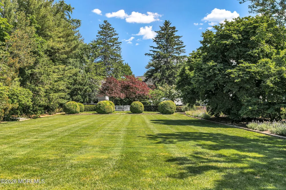 10098 W River Road Rumson, NJ 07760