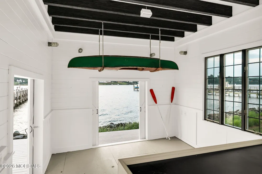 10098 W River Road Rumson, NJ 07760