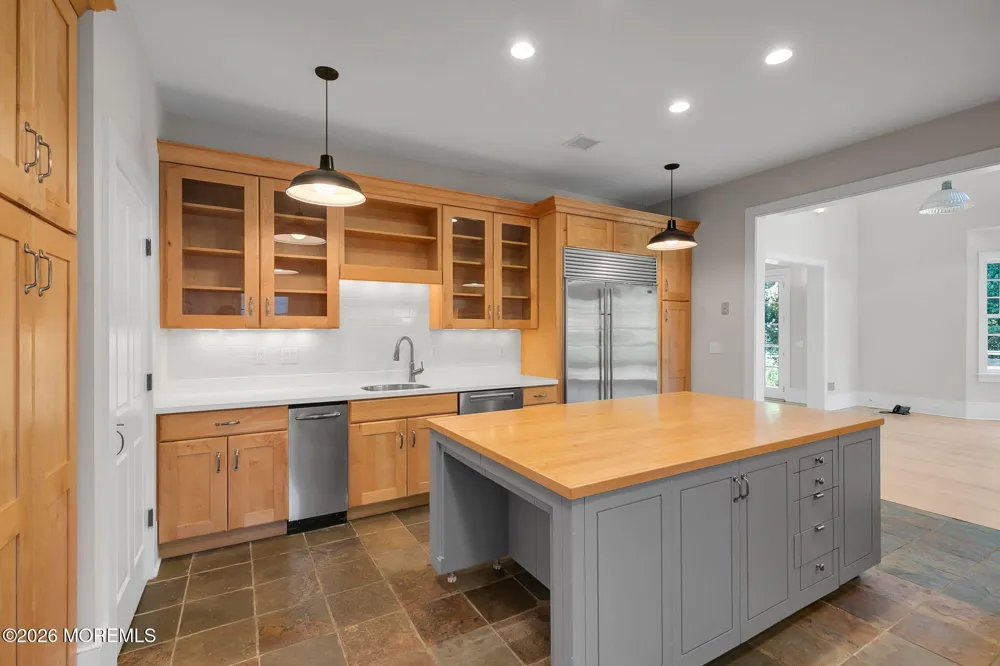 10098 W River Road Rumson, NJ 07760