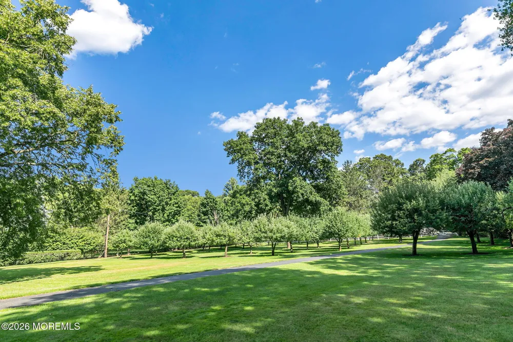 10098 W River Road Rumson, NJ 07760