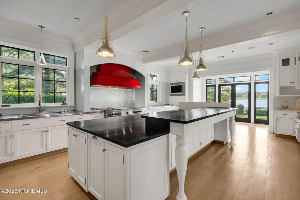 10098 W River Road Rumson, NJ 07760