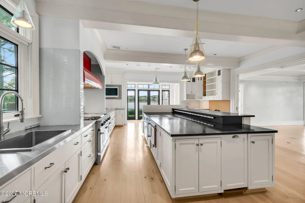 10098 W River Road Rumson, NJ 07760