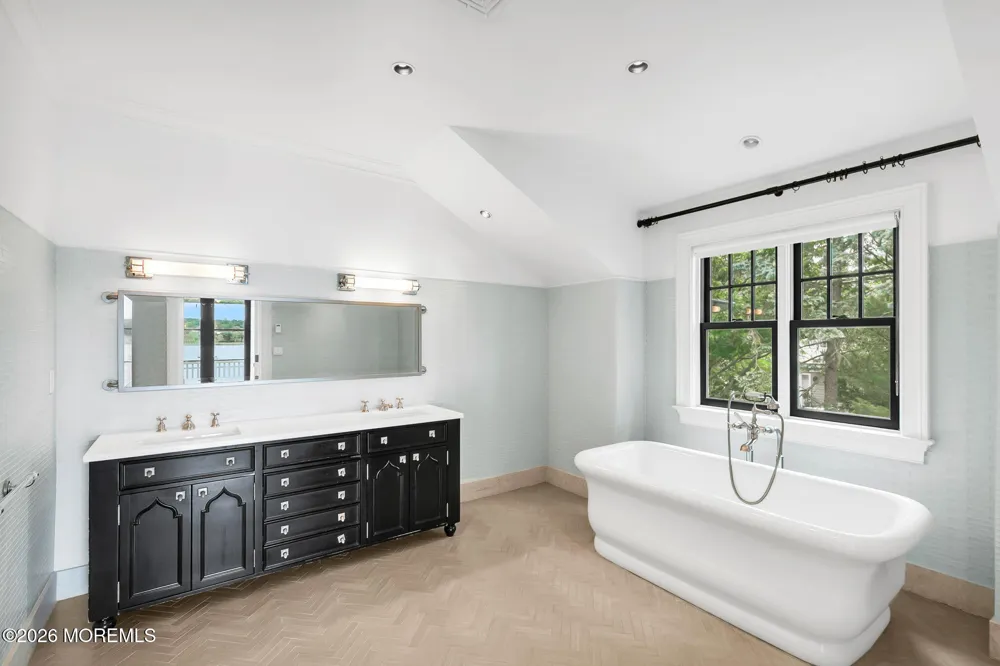 10098 W River Road Rumson, NJ 07760