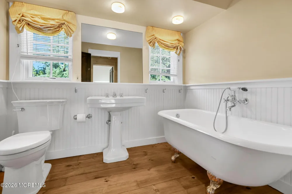 10098 W River Road Rumson, NJ 07760