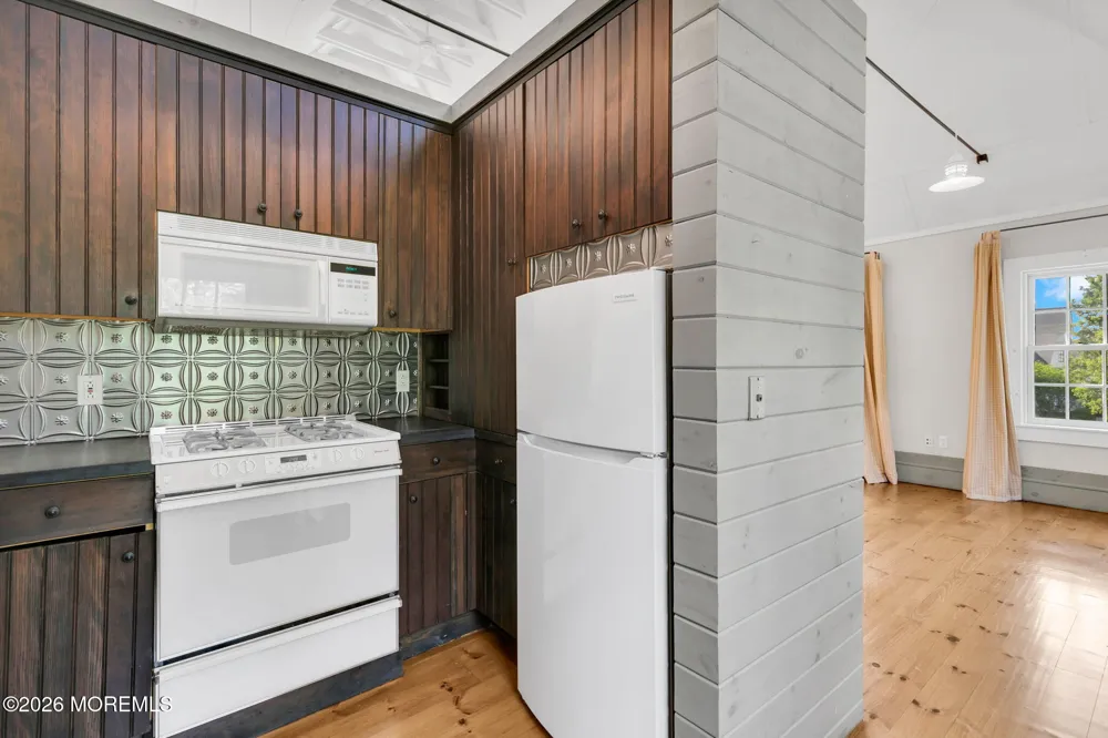 10098 W River Road Rumson, NJ 07760