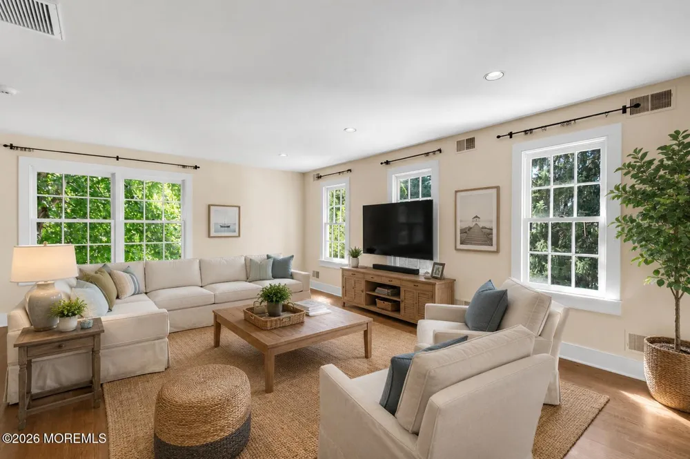 10098 W River Road Rumson, NJ 07760