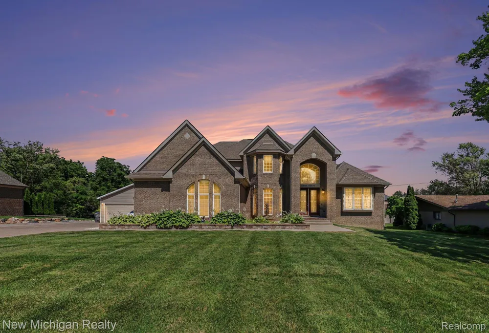 3812 Finch Drive Troy City, MI 48084