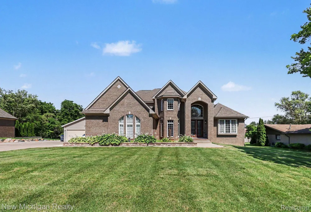 3812 Finch Drive Troy City, MI 48084